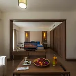 Hotel Liv By Bellazure 4*