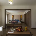 Hotel Liv By Bellazure