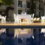 Hotel Liv By Bellazure 4*
