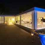Liv By Bellazure Hotel 4*
