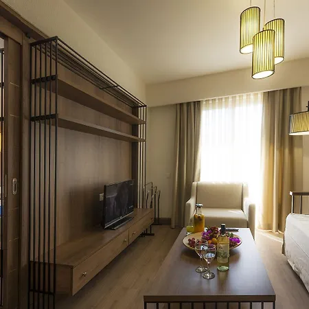 Liv By Bellazure Otel 4*