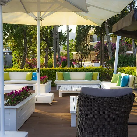 מלון Liv By Bellazure