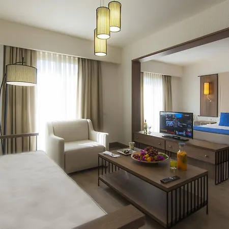 Liv By Bellazure 4* אקיארלר