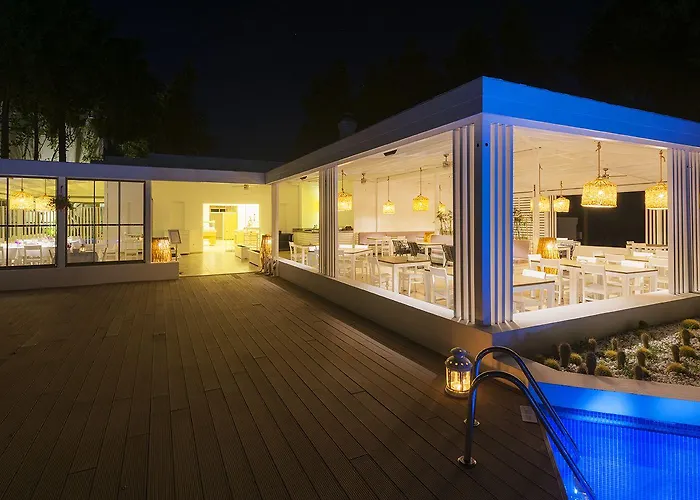 Liv By Bellazure Hotel 4*