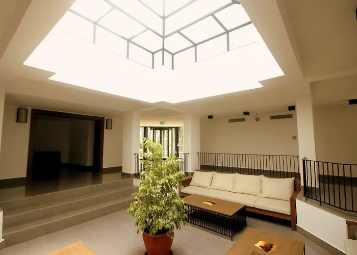 Hotel Liv By Bellazure