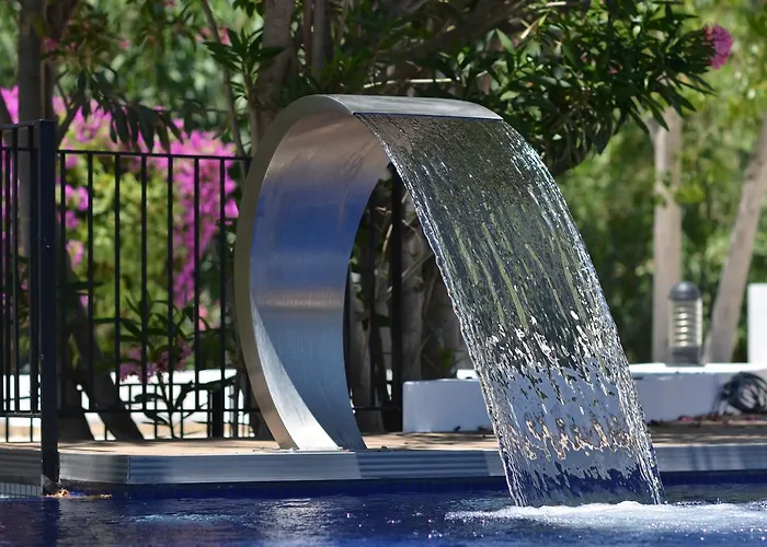 Liv By Bellazure Otel 4*