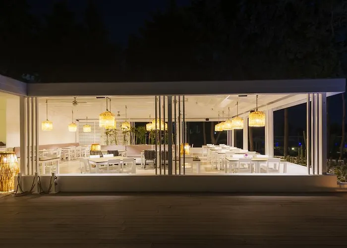 Hotel Liv By Bellazure 4*