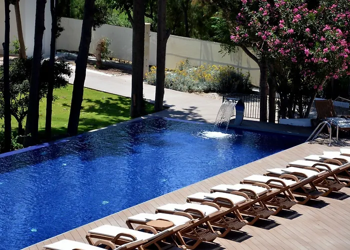 Hotel Liv By Bellazure Akiarlar