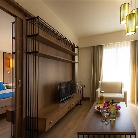 酒店 Liv By Bellazure 阿克亚拉尔