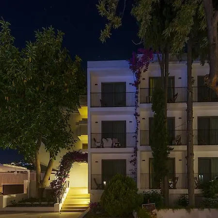 Hotel Liv By Bellazure 4*