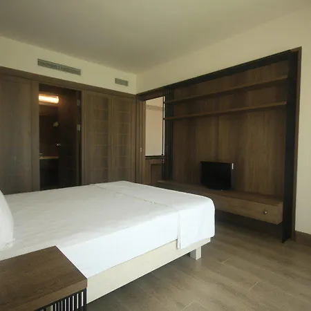 Liv By Bellazure 阿克亚拉尔