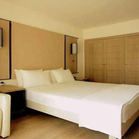 酒店 Liv By Bellazure 4*