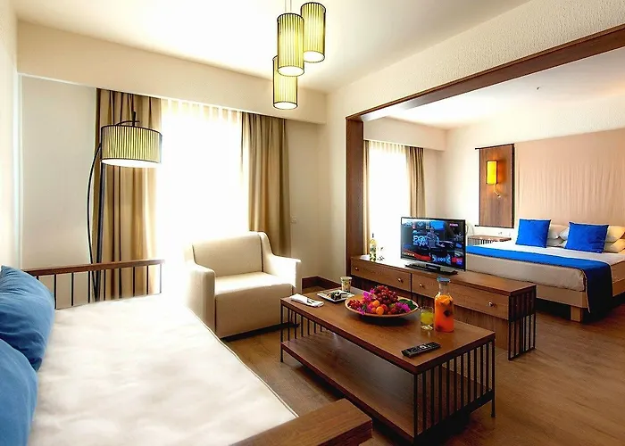 Hotel Liv By Bellazure