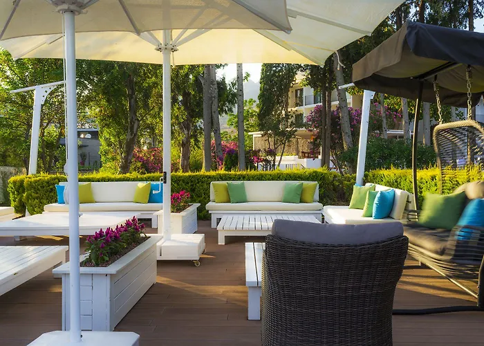 Hotel Liv By Bellazure