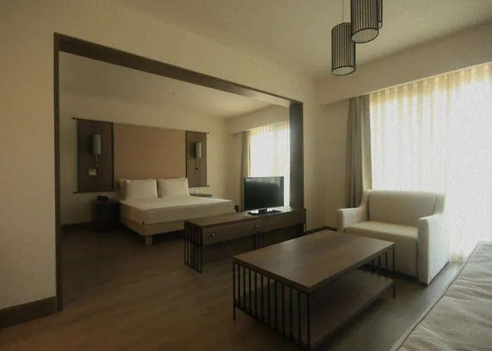 Liv By Bellazure Hotel