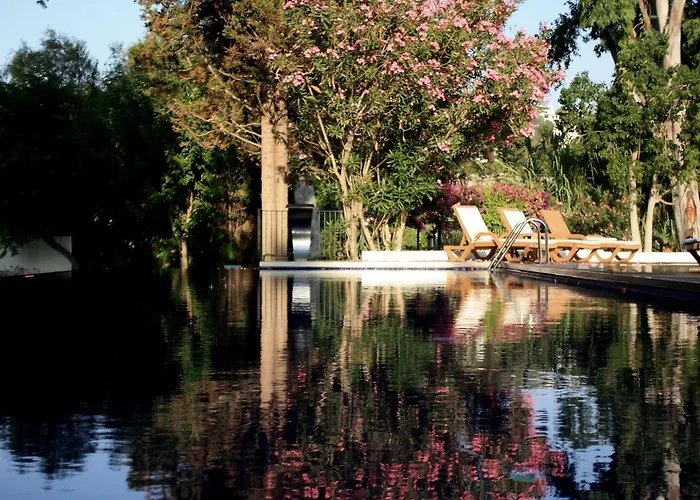 Hotel Liv By Bellazure